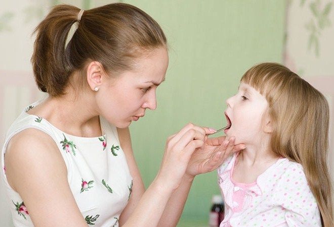 Болит горло и в нём полно слизи Болит горло и в нём полно слизи