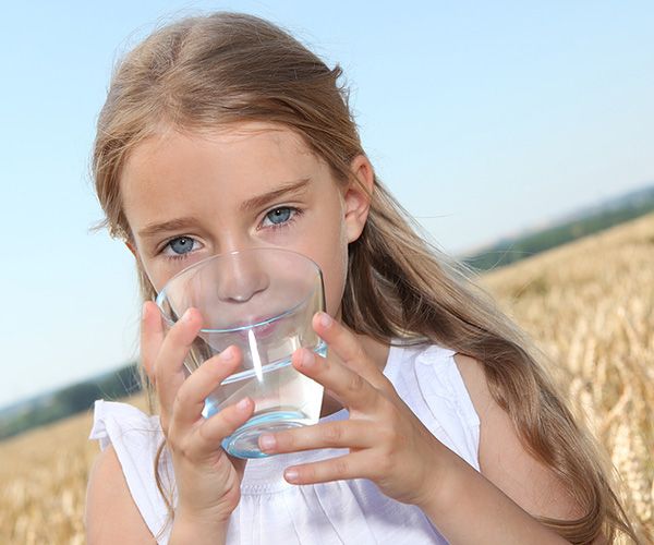 Холодная вода в стакане Холодная вода в стакане